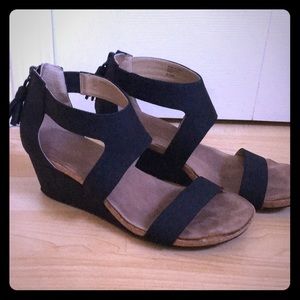 Black Adrienne Vittadini Wedges w/ Tassel & Zipper